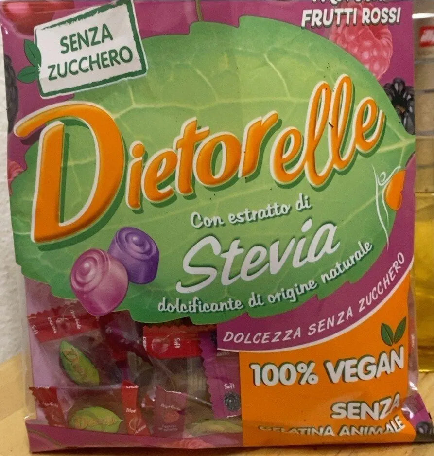 Morbide ciliegia e frutti di bosco