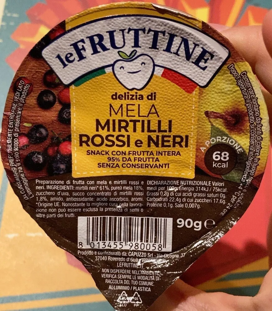 delizia di mela mirtilli rossi e neri