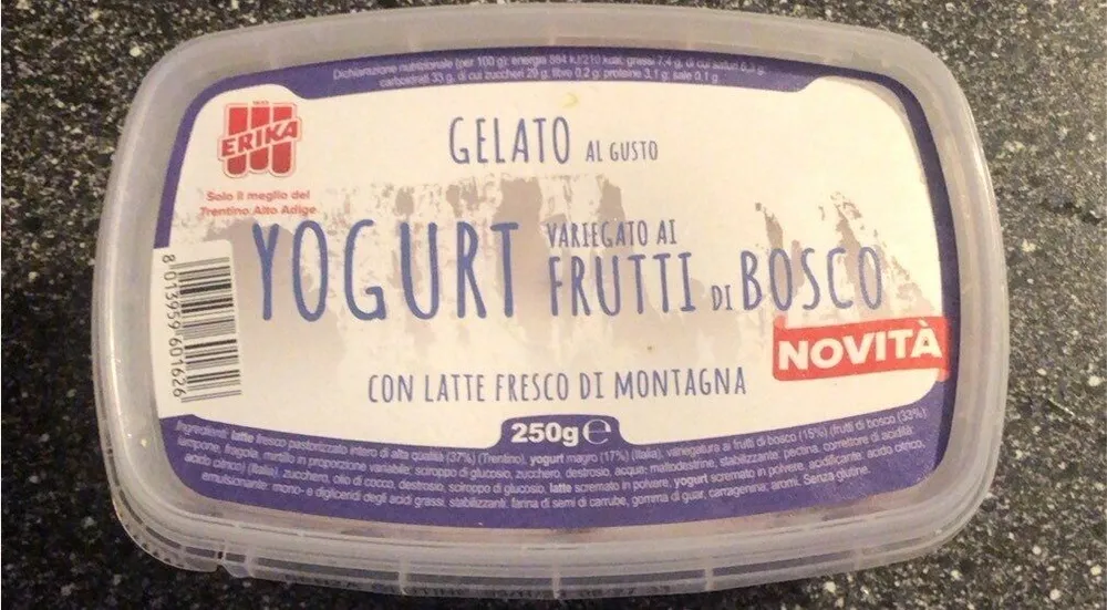 Gelato allo yogurt variegato ai frutti di bosco