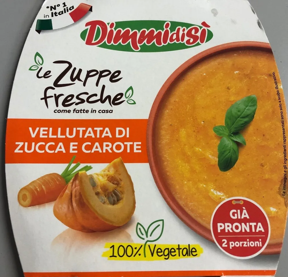 Le zuppe fresche vellutata di zucca e carote