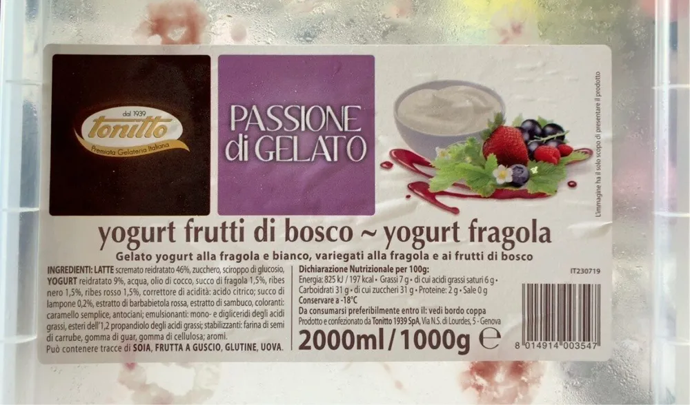 Passione di gelato yogurt frutti di bosco yogurt fragola