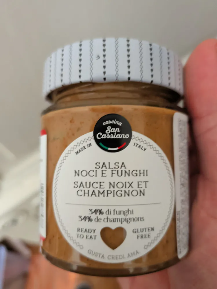 Bruschetta nüsse und pilze