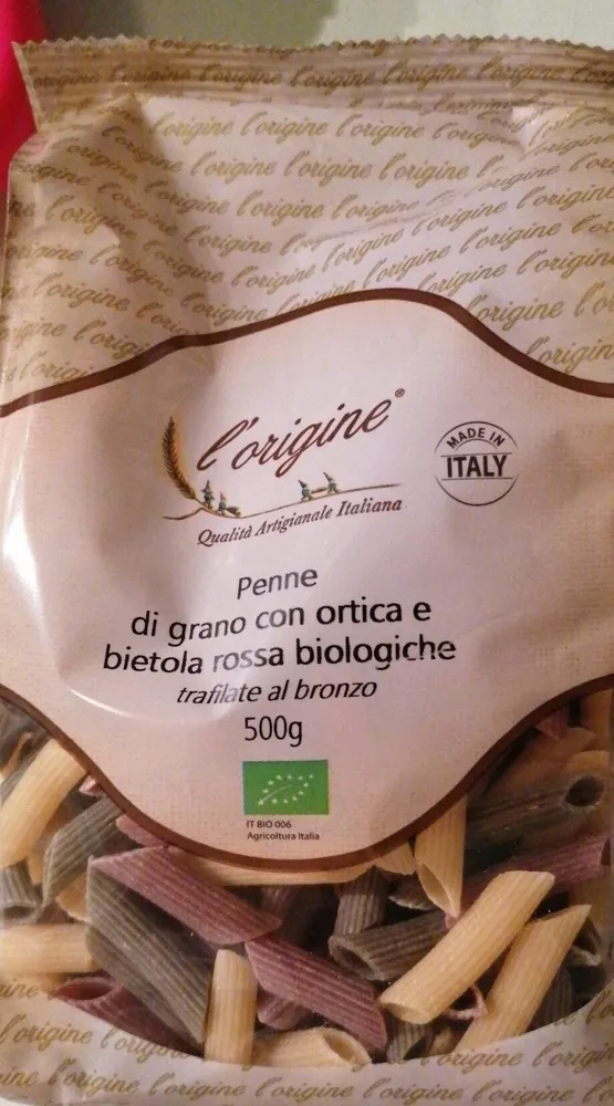Penne di grano Con ortica e bietola rossa
