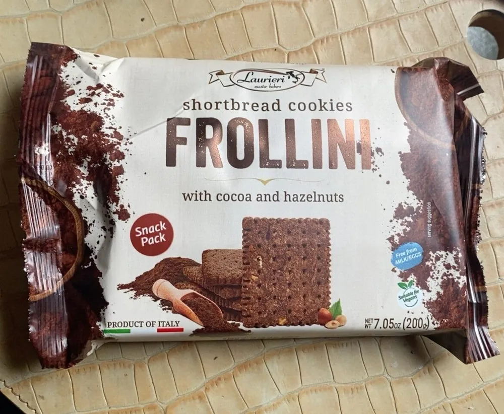 Shortbread cookies FROLLINI with cocoa and hazelnuts