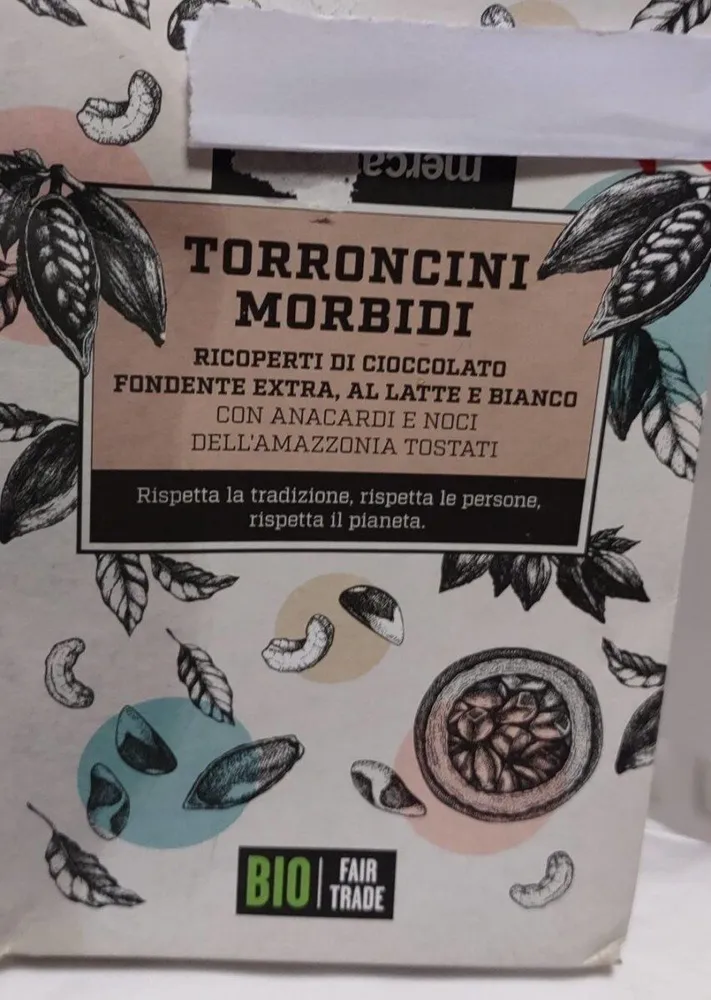 Torroncini ricoperti cioccolato anacardi e noci