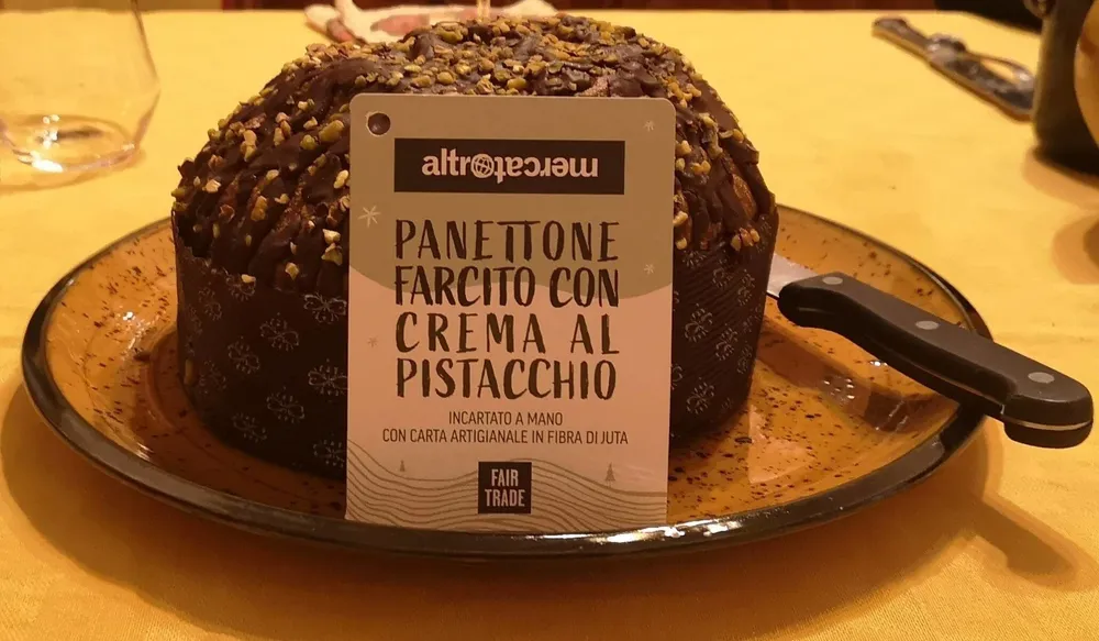 Panettone farcito con crema al pistacchio