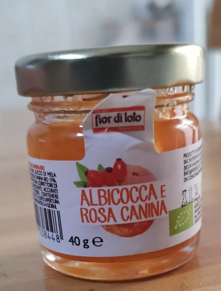 Marmellata albicocca e rosa canina
