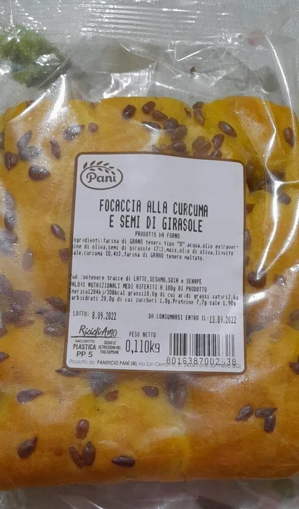 Focaccia alla curcuma e semi di girasole