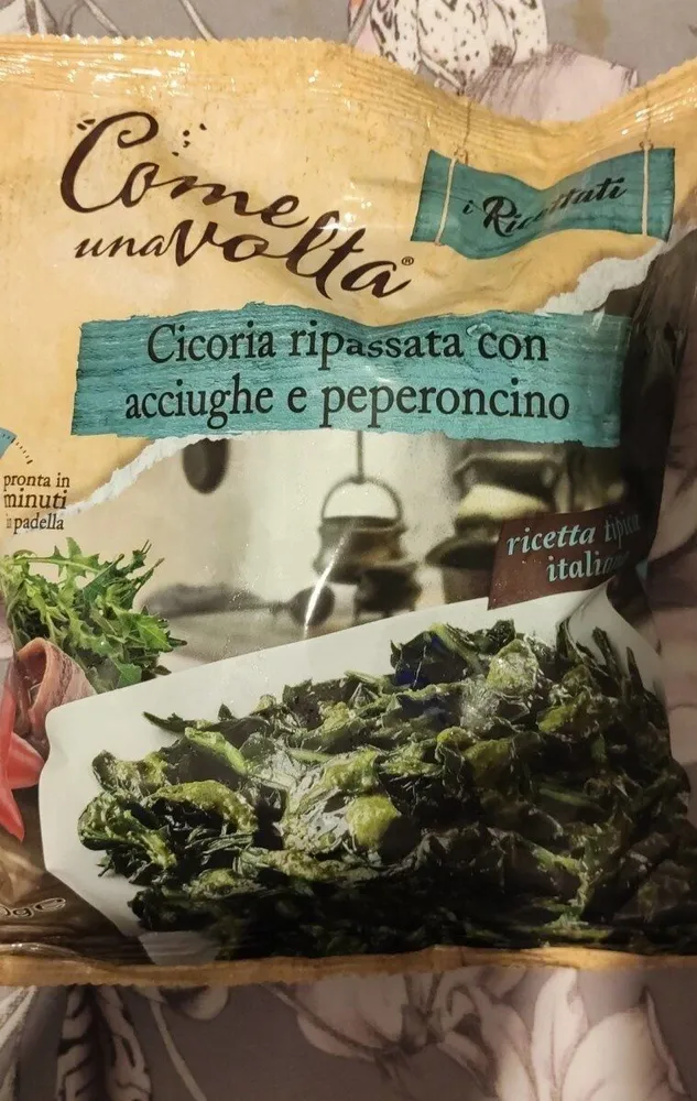 Cicoria ripassata con acciughe e peperoncino