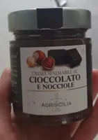 Crema spalmabile al cioccolato e nocciole
