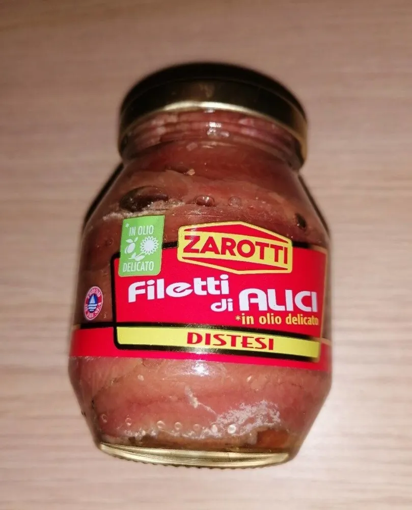 Filetti di alici distesi in olio delicato