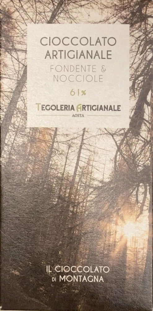 Cioccolato Artigianale Fondente e nocciole 61%