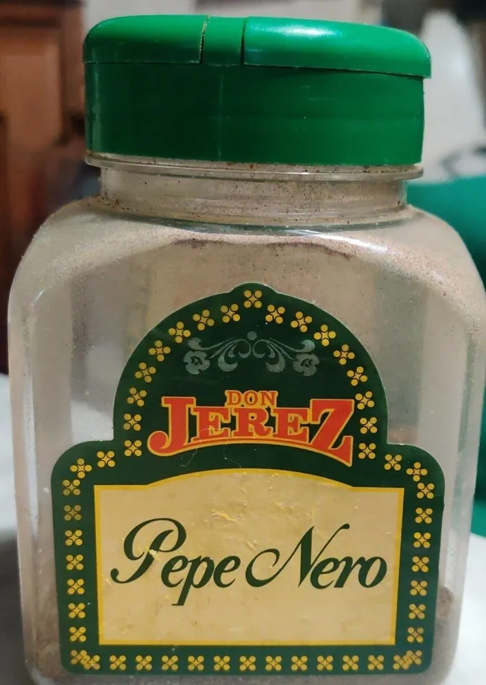 Pepe nero essiccato macinato