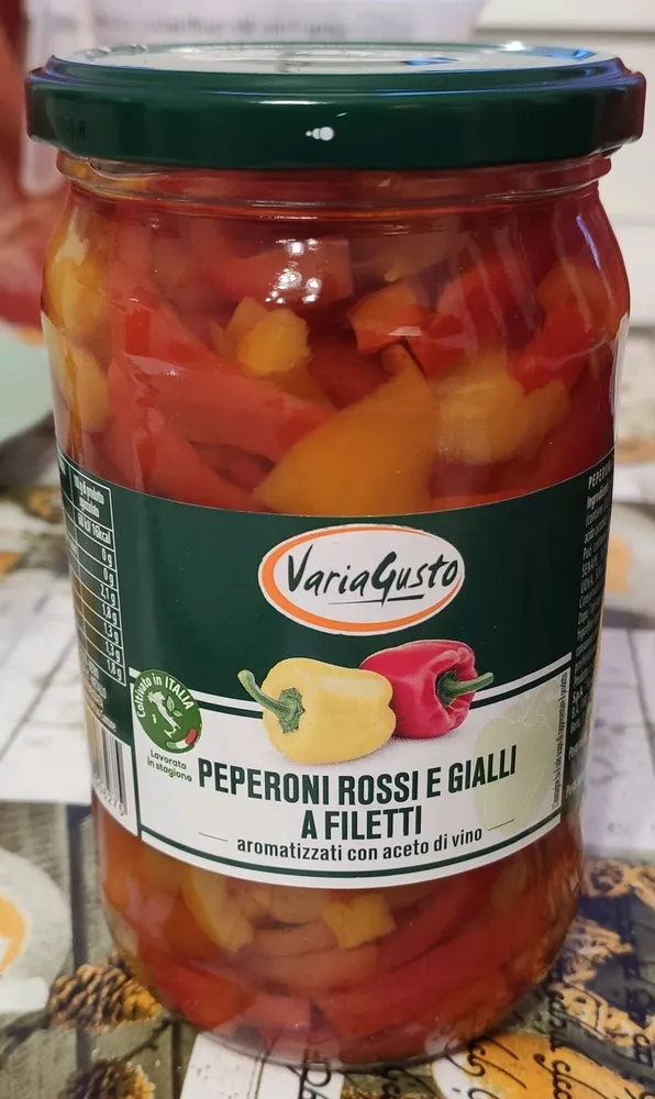 Peperoni rossi e gialli a filetti aromatizzati con aceto di vino
