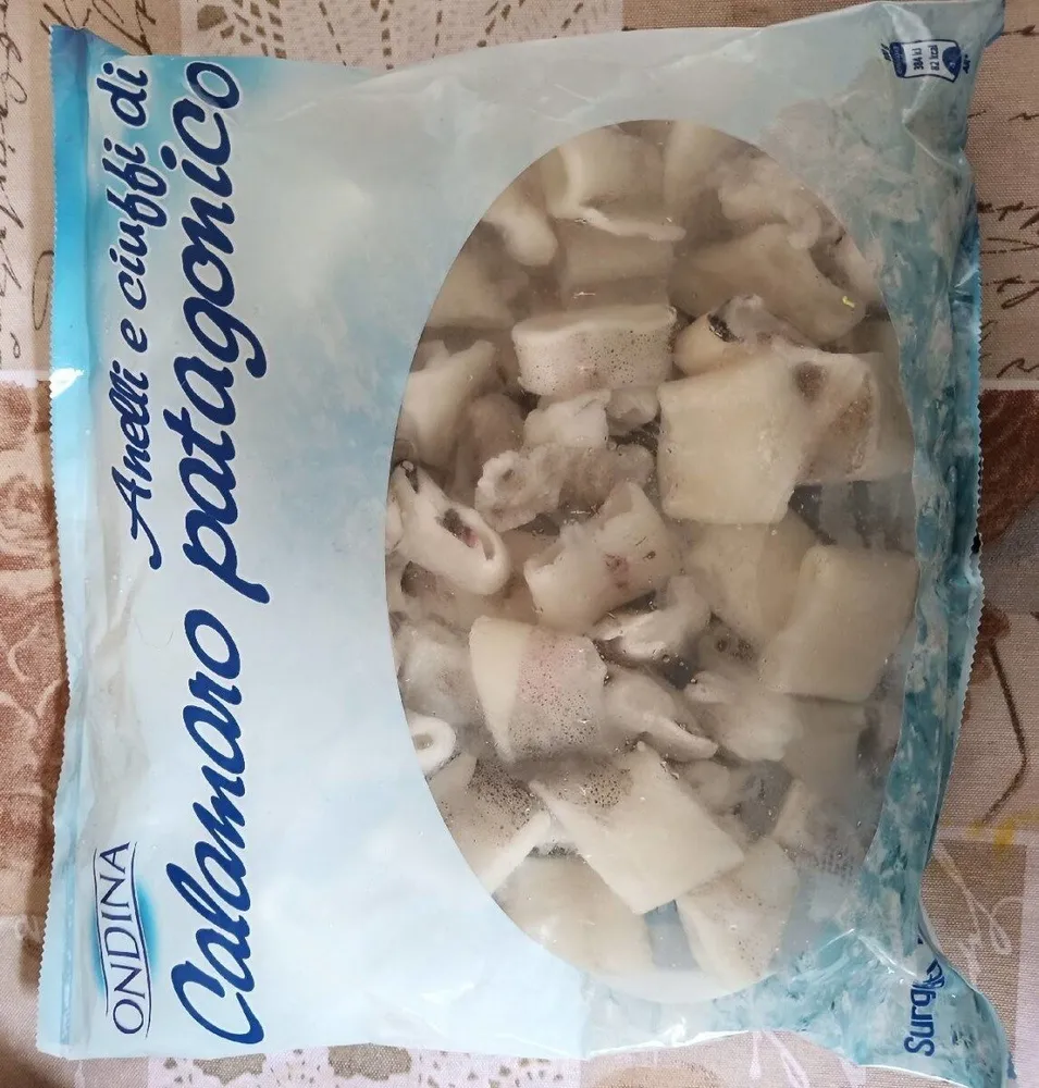 Anelli e ciuffi di calamaro patagonico