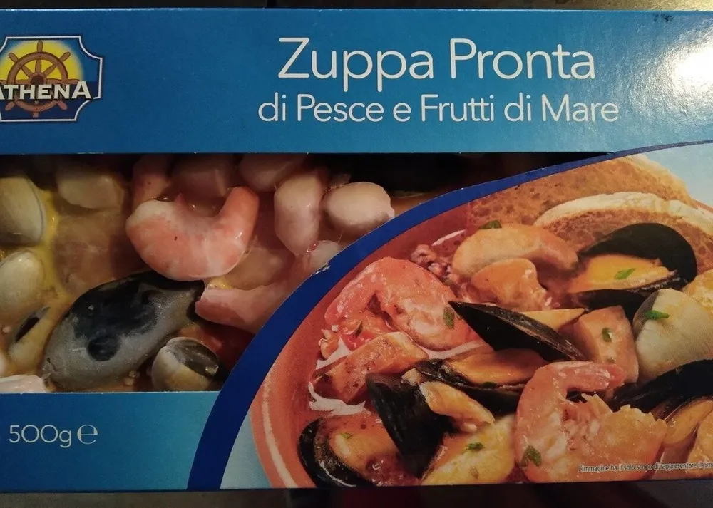 Zuppa pronta di pesce e frutti di mare