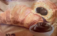 Croissant con crema al cioccolato