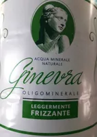 Acqua leggermente frizzante
