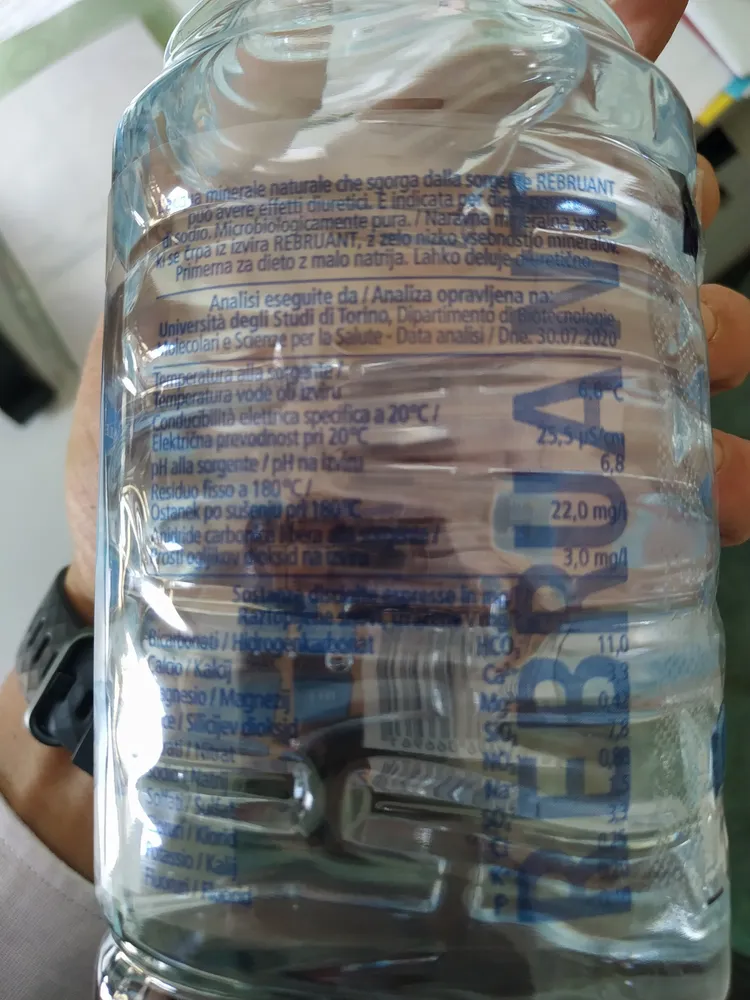 Acqua minerale naturale
