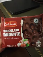 cioccolato fondente con nocciole intere