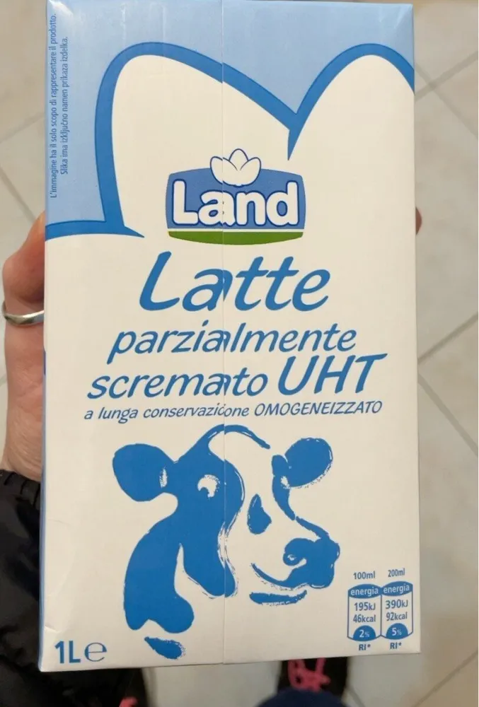 Latte parzialmente scremato UHT