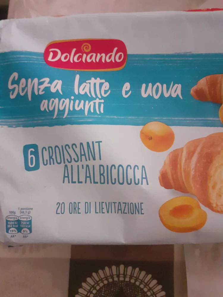 Croissant all'albicocca senza latte e uova aggiunti