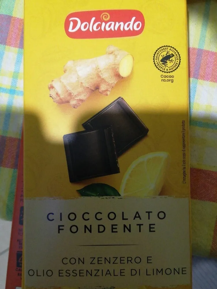 Cioccolato fondente con zenzoro e olio essenziale di limone