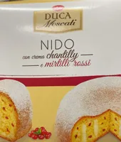 Nido con crema chantilly e mirtilli rossi