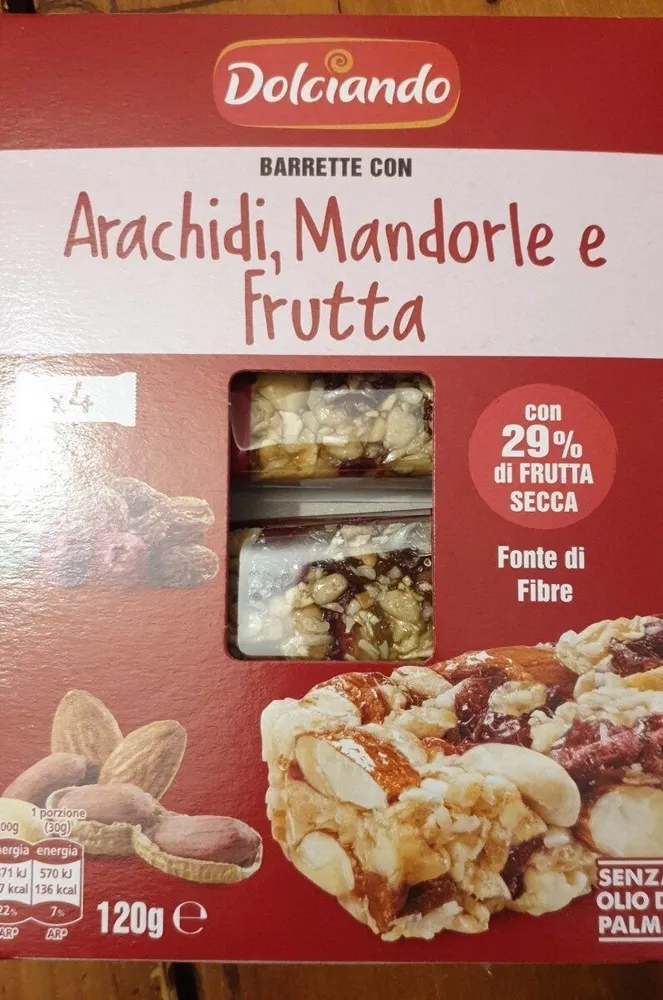 Arachidi mandorle e frutta