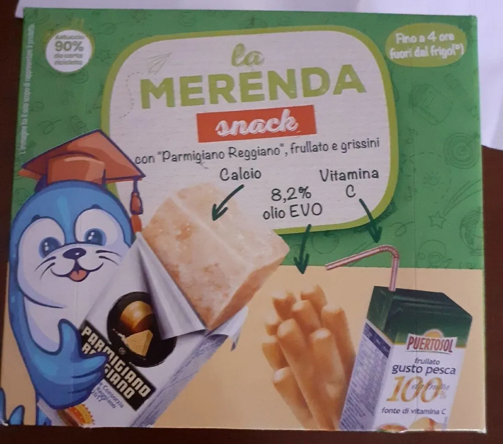 La merenda snack, con Parmigiano Reggiano, frullato e grissini