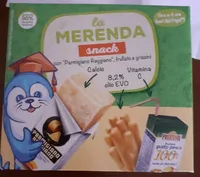 La merenda snack, con Parmigiano Reggiano, frullato e grissini