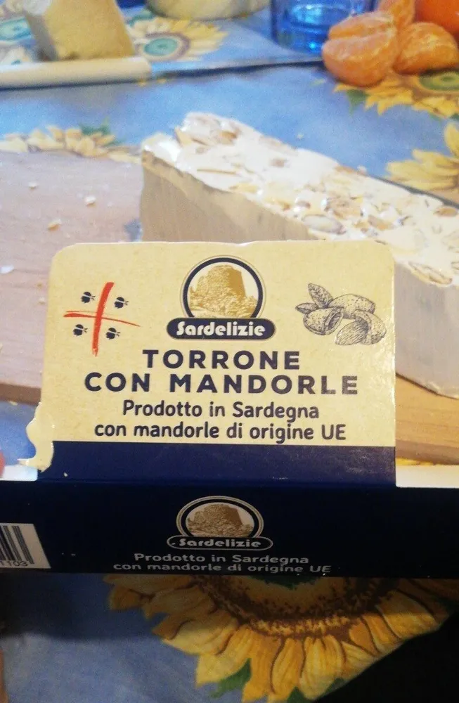 Torrone con mandorle