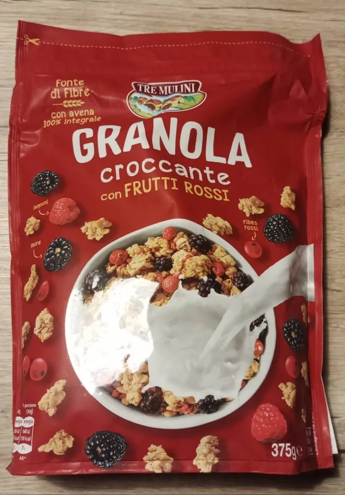 Granola croccante con frutti rossi