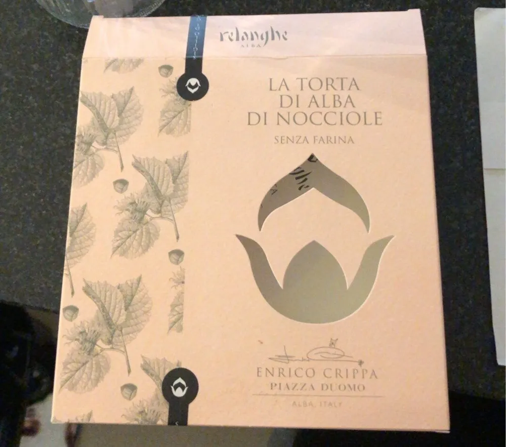 Torta di alba di nocciole