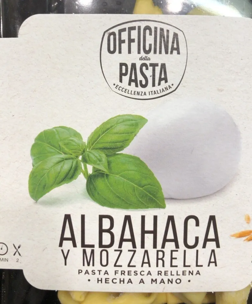 Albahaca y mozzarella pasta fresca rellena