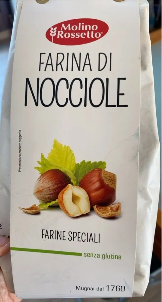 Farina di nocciole