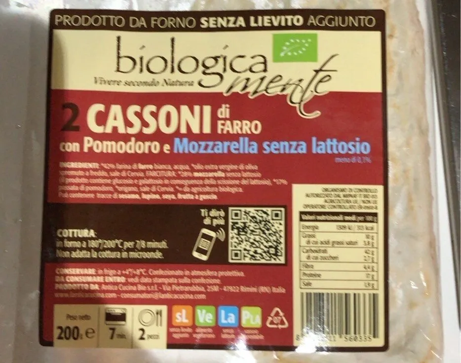 Cassoni di farro pomodoro e mozzarella senza lattosio