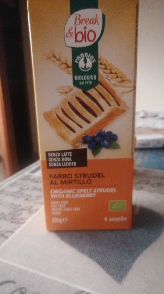 Farro strudel al mirtillo