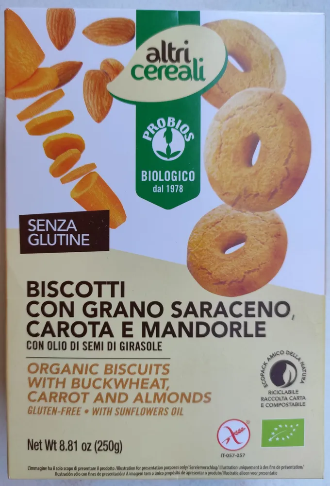 Biscotti con grano saraceno, carota e mandorle