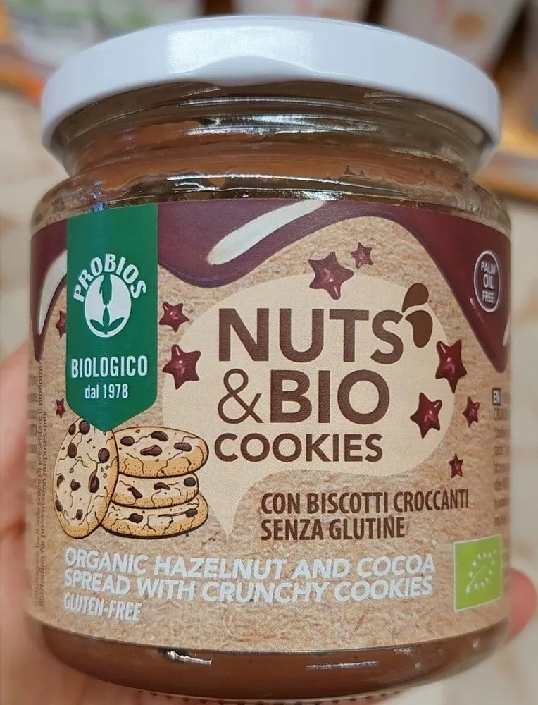 Nuts and bio cookies