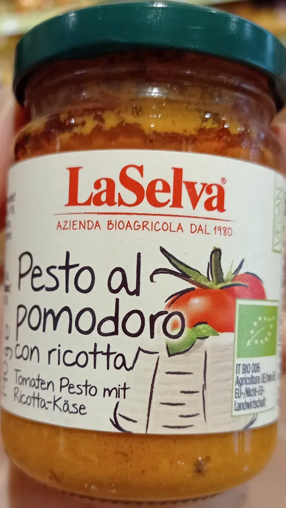 Pesto al pomodoro con ricotta