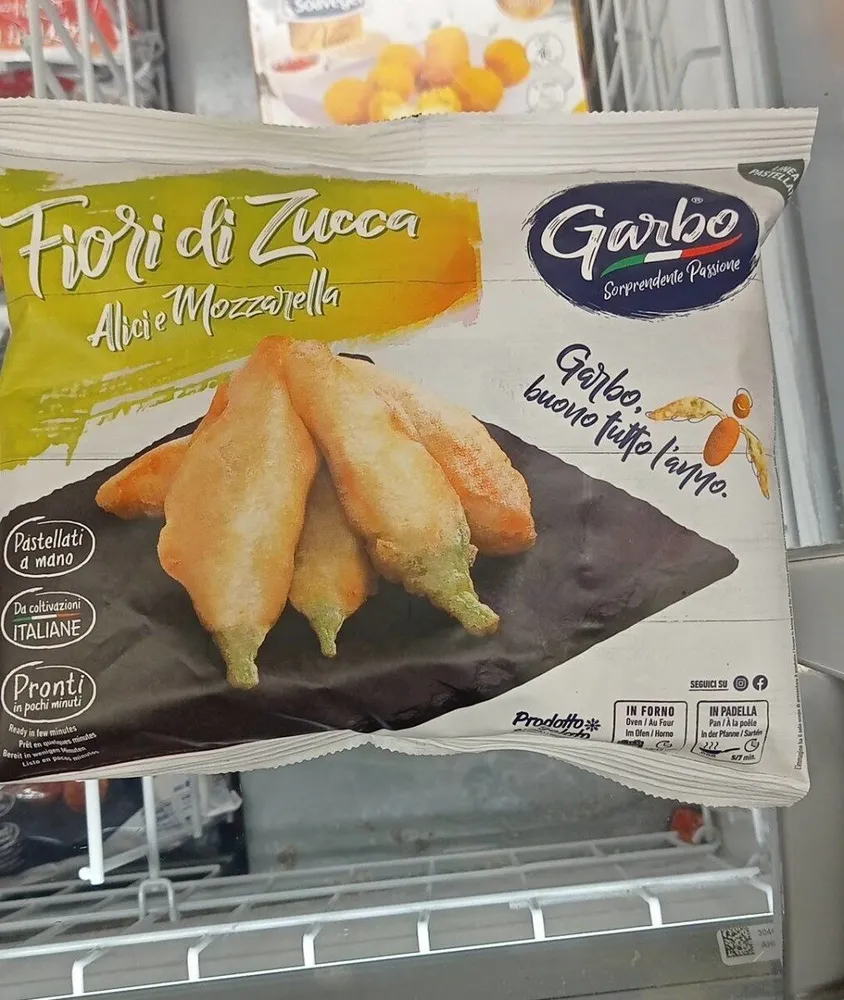 Fiori di zucca alici e mozarella