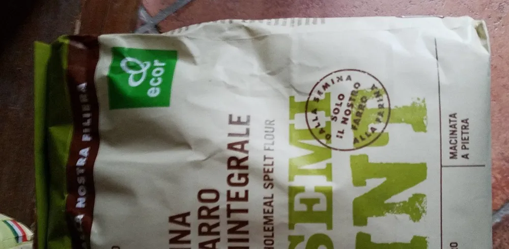 Farina di farro semintegrale