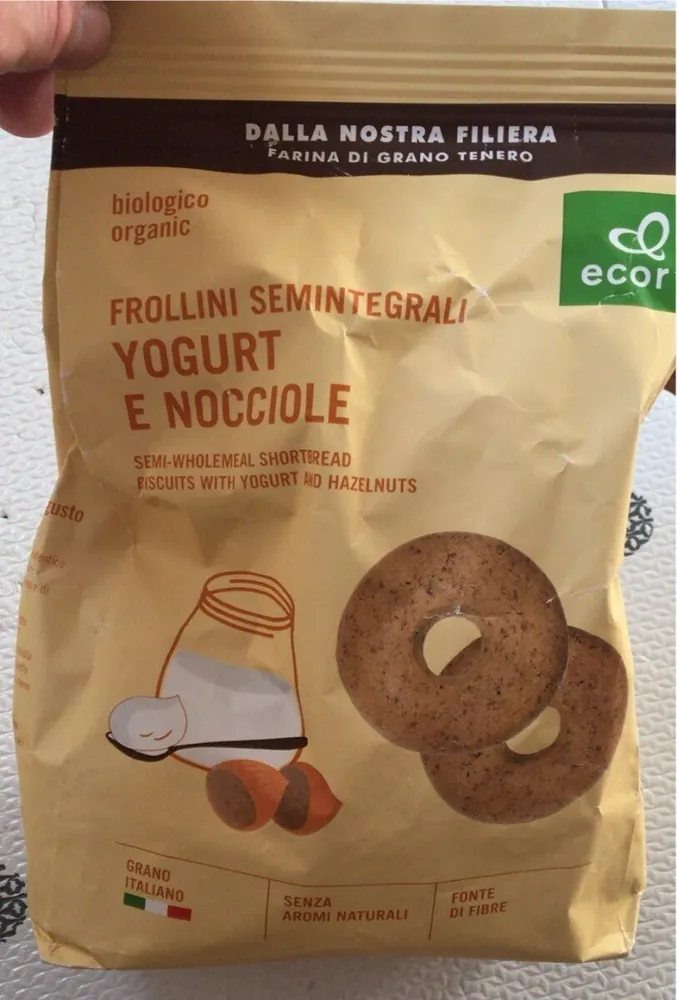 Frollini semintegrali yogurt e nocciole