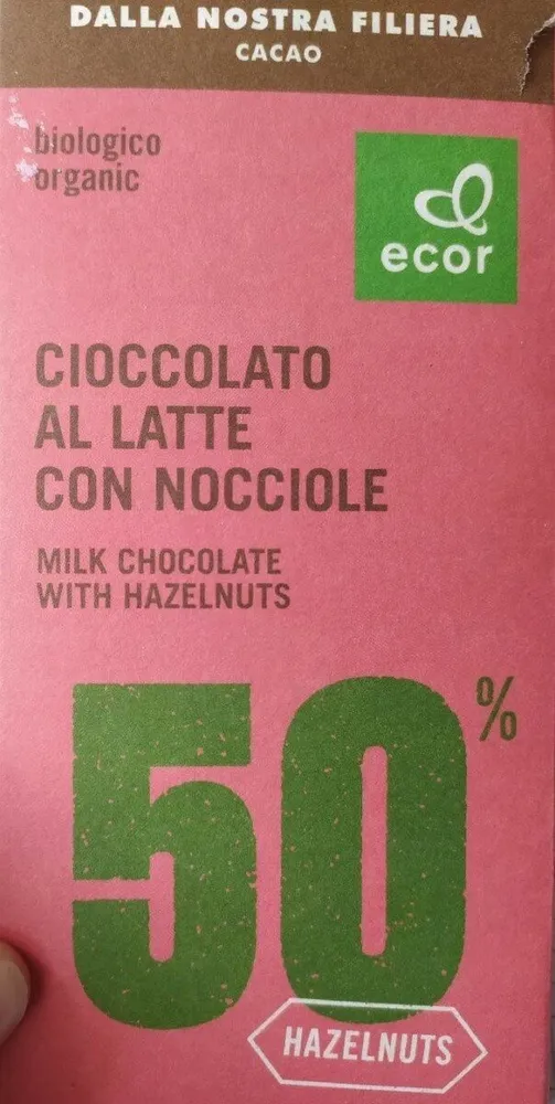 Cioccolato al latte con nocciole