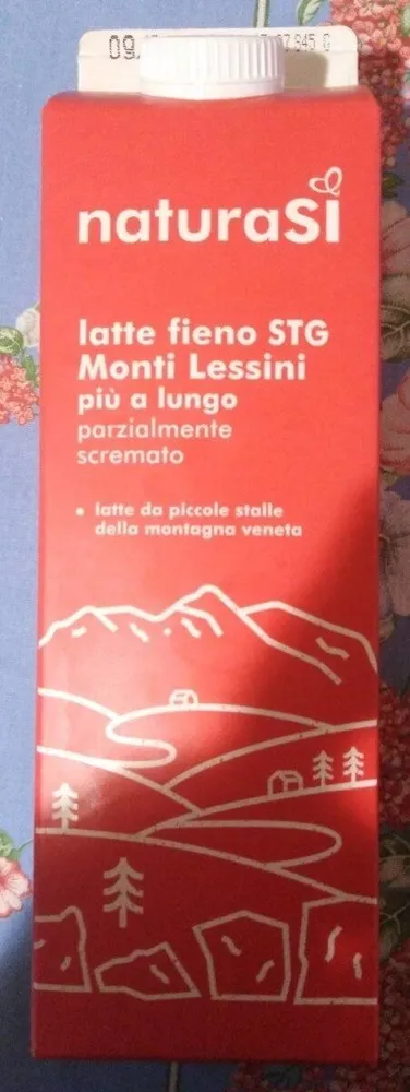 Latte fieno parzialmente scremato