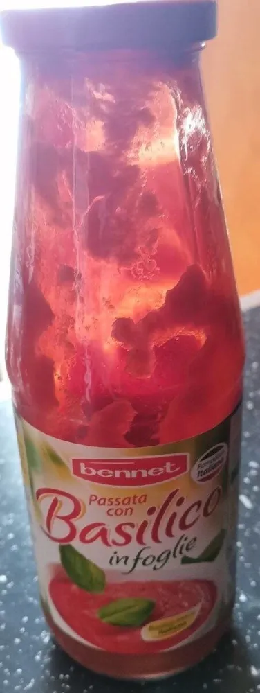 Passata con basilico in foglie
