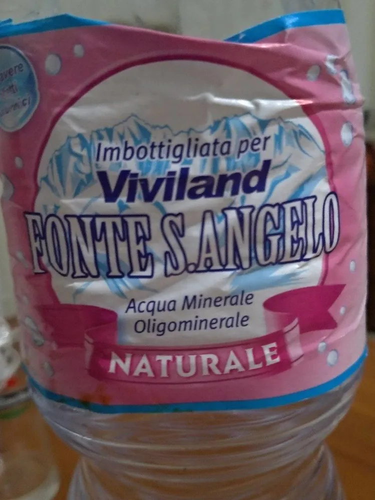 Acqua minerale oligominerale naturale