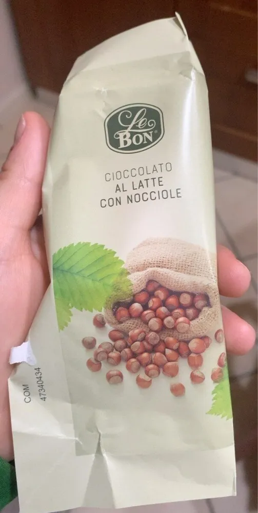 cioccolato al latte con nocciole
