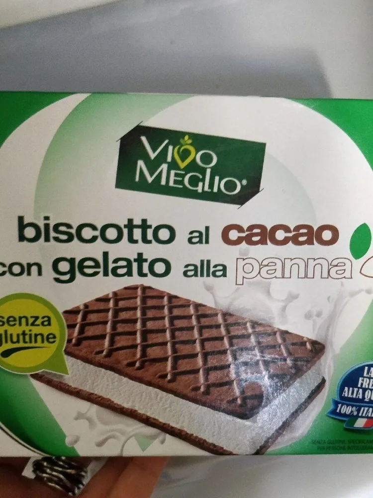 Biscotto al cacao con gelato alla panna